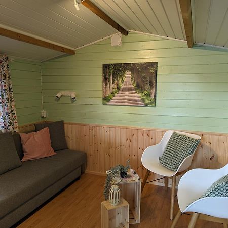 Yxningens Holiday Homes, Cottages&Camping Gusum Exteriör bild